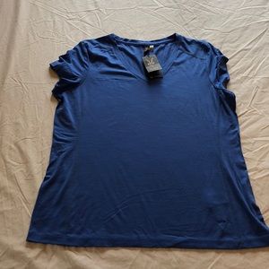 Beautiful blue v-neck merino wool t-shirt
